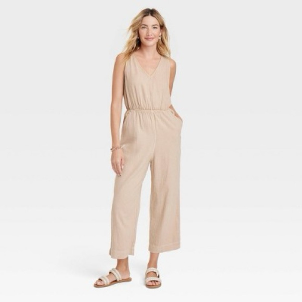 Universal Thread Womens Linen
Sleeveless Open Back Jumpsuit Romper
Wide Leg